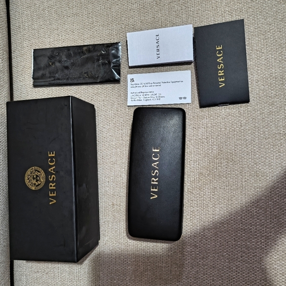 Authentic Versace Sunglasses NWT org $536 - Picture 13 of 16